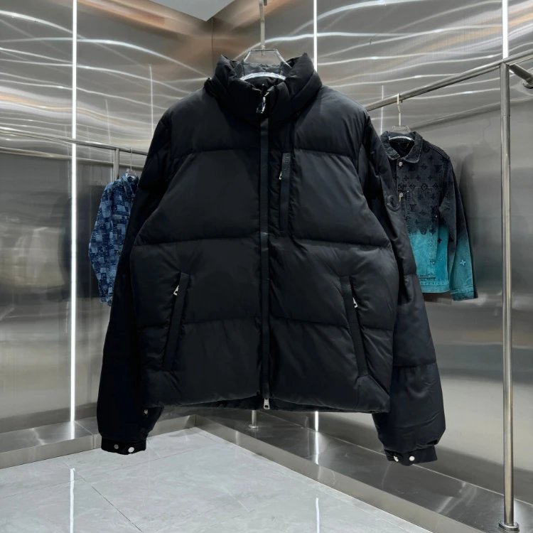 Jaqueta puffer preta oversized com bolsos de zíper, M=46 a XXL=52