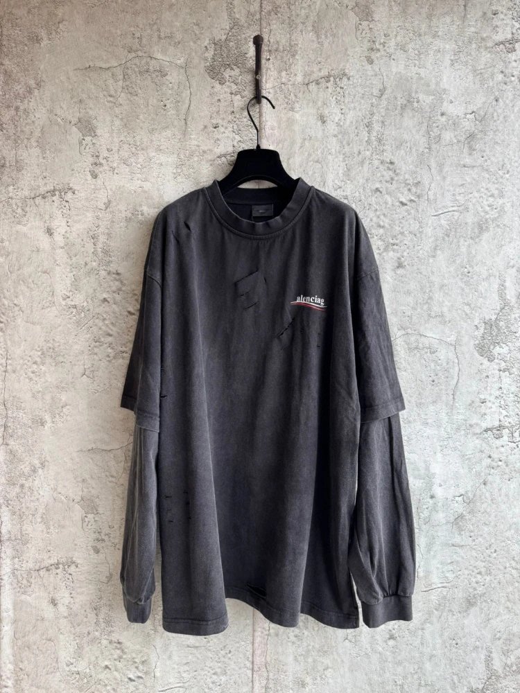 T-shirt a maniche lunghe Balenciaga nera lavata effetto due pezzi