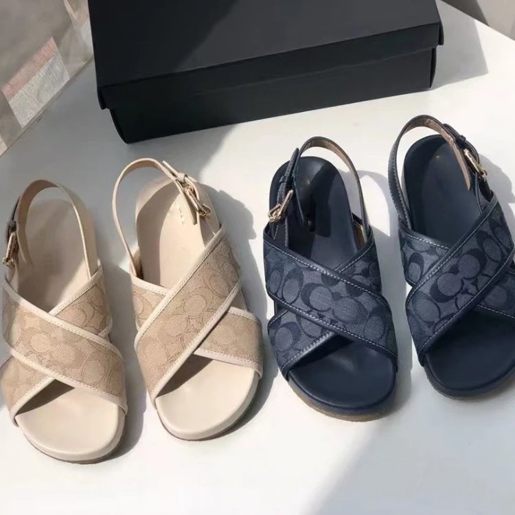 Chodaki Coach — Klamra · Zakryte palce