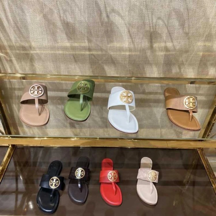Sandálias Tory Burch — Bico aberto · tira entre os dedos