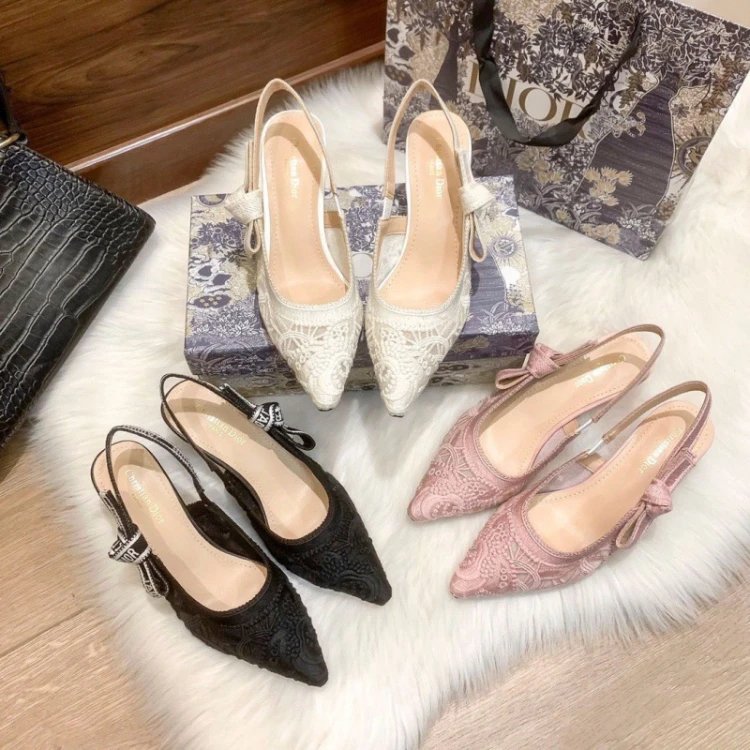 Zapatos de tacón alto Dior — tira en el talón · Puntera afilada