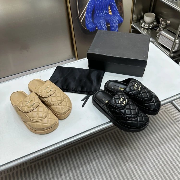 slippers Chanel — closed-toe · open heel design