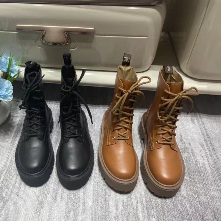 Botas militares Celine — Cierre con cordones · caña a la altura del tobillo