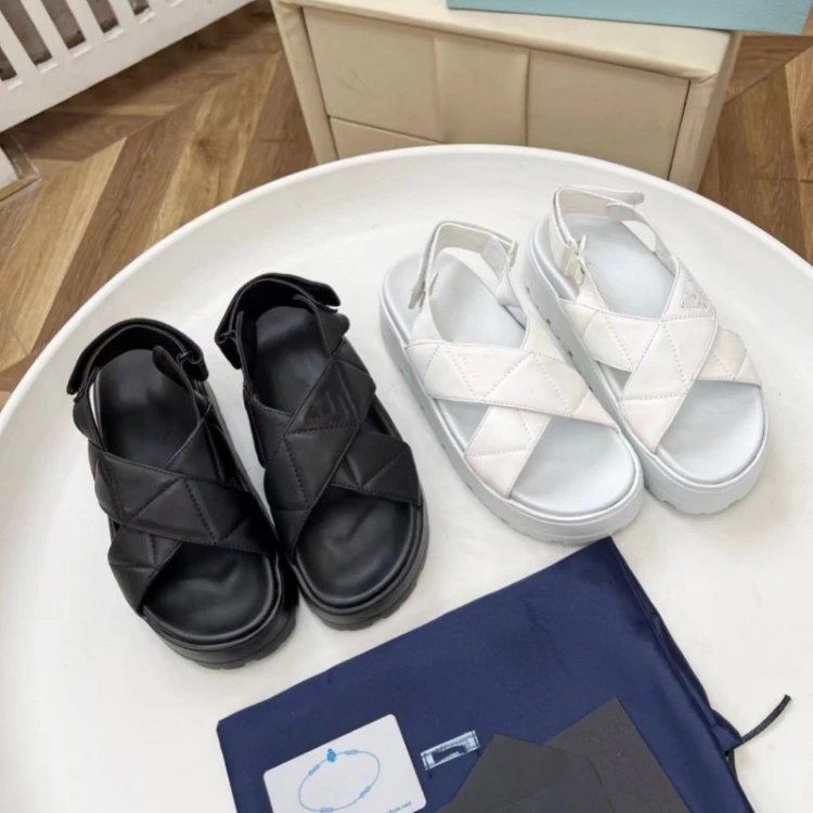 Prada sandalen — Gekruiste bandjes · Open neus