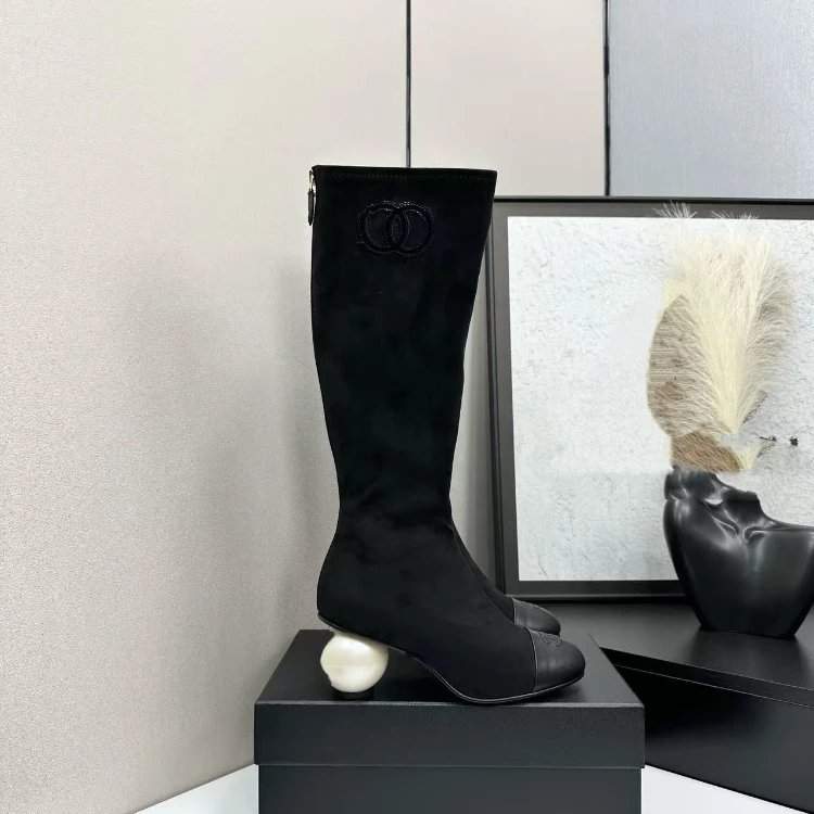 حذاء بوت Chanel — ساق طويلة · مقدمة مستديرة