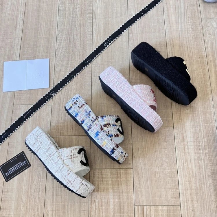 Sandalias de pala Chanel — tira ancha · Puntera abierta