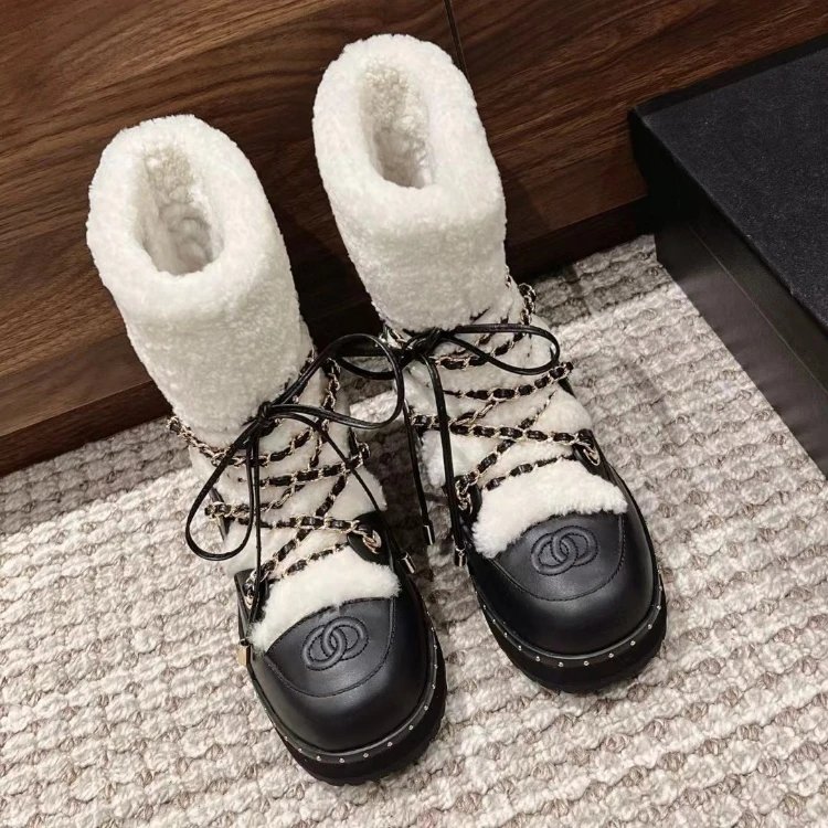 Black Lace-Up Snow Boots with Cream Plush Cuff and Chain Laces