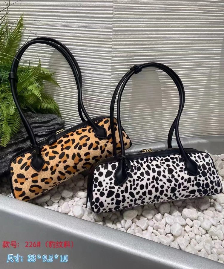 Bolsa de ombro — silhueta estreita · estampa com motivos de animais