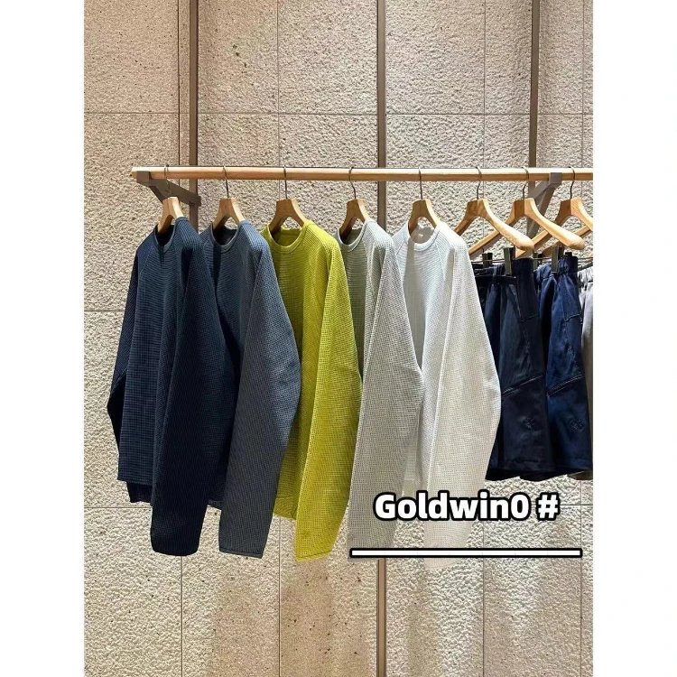 T-shirt — Girocollo · maniche raglan