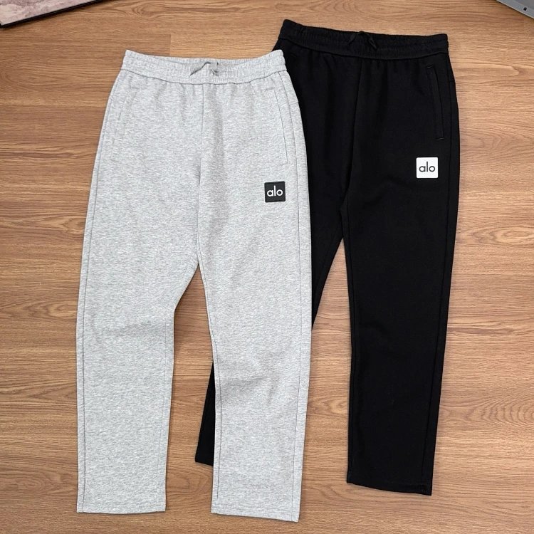 sweatpants — elastic waistband · badge