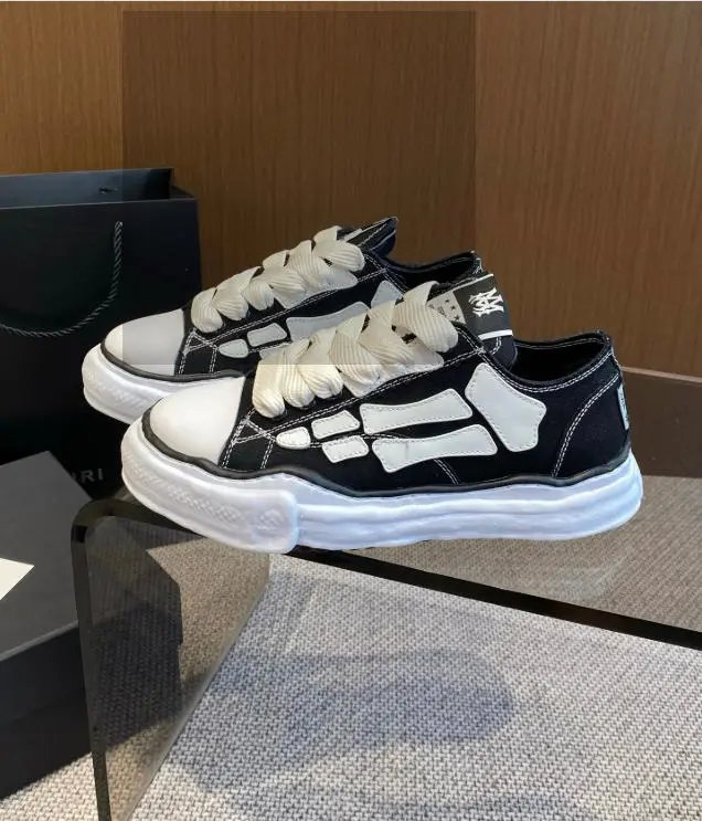 Amiri sneakers — graphic print · lace-up