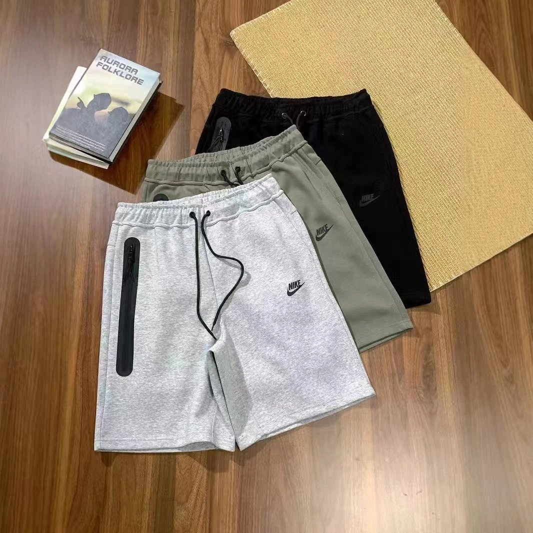 Nike shorts — drawstring waistband · zip pockets