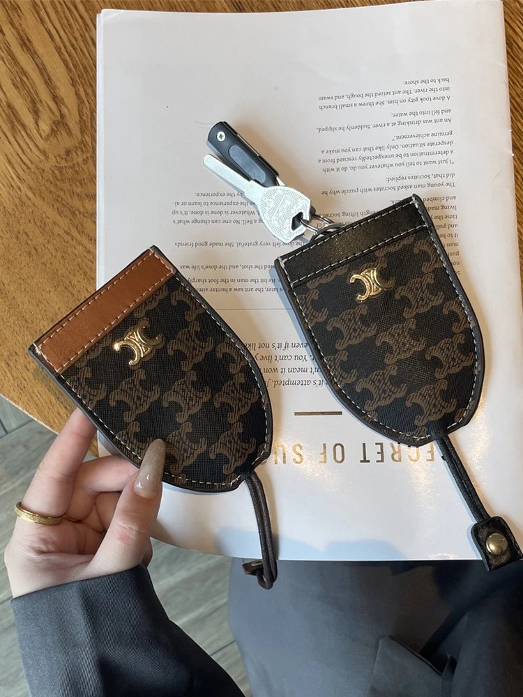 Celine Schlüsseletui mit Monogramm und Druckknopfverschluss