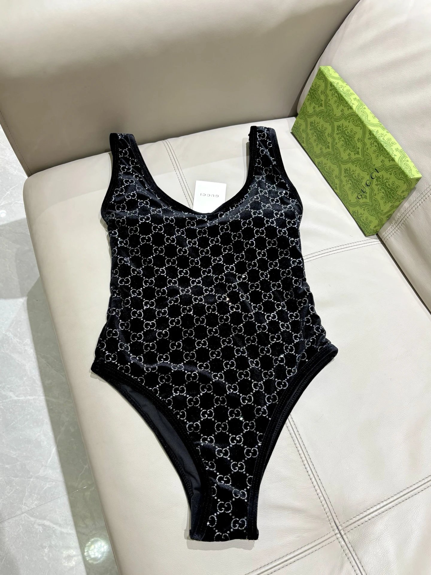 Jednoczęściowy strój kąpielowy Gucci — Monogram · szeroki pasek