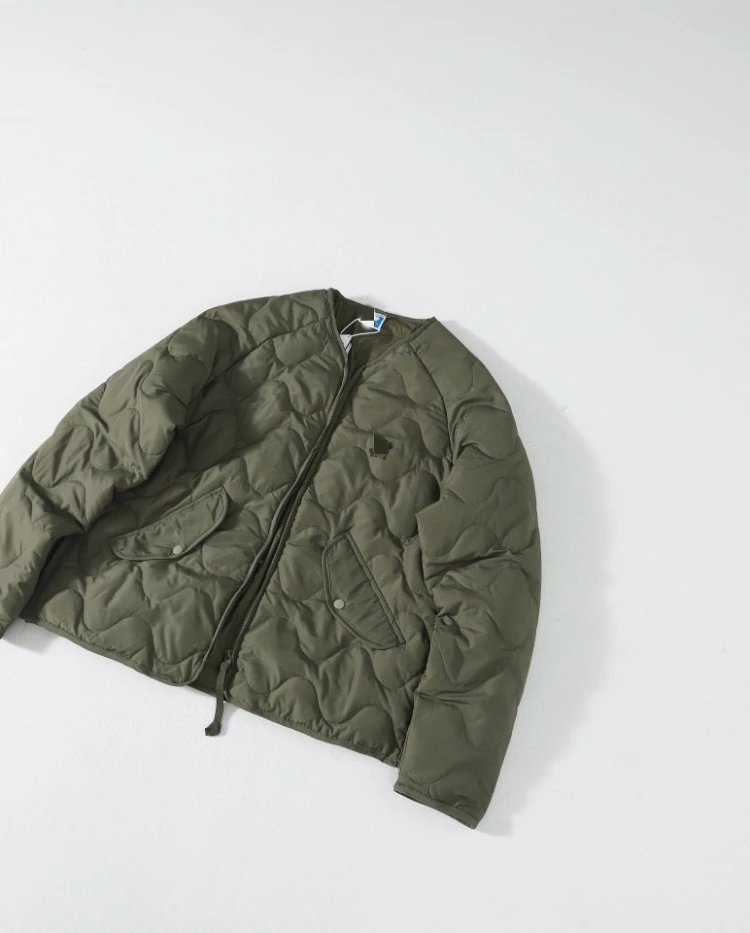 quiltad jacka — Kviltat · Rund hals