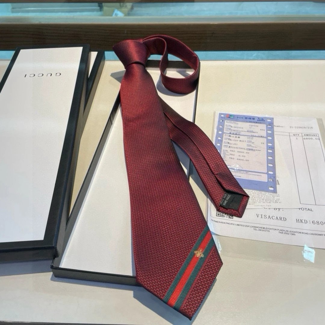 Krawat Gucci z paskiem web i haftowaną pszczołą, czerwony, szary lub niebieski