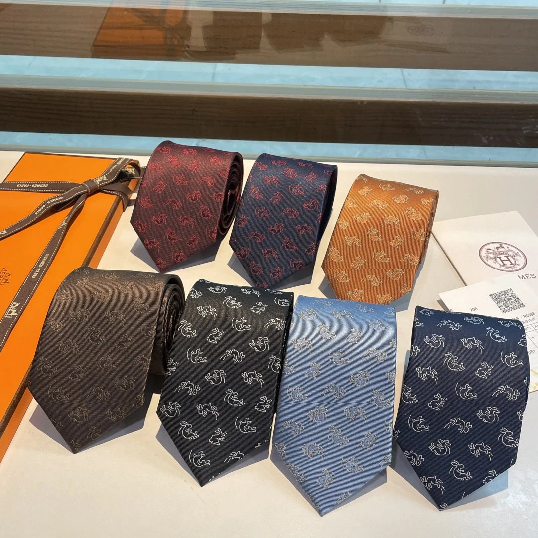tie Hermès — animal motif · pointed end