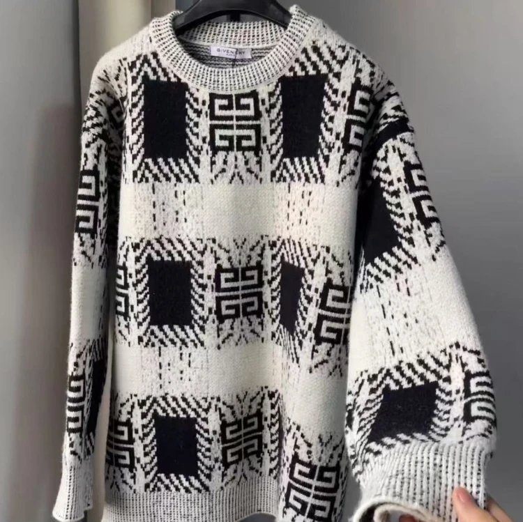 Maglione girocollo oversize a quadri crema e nero