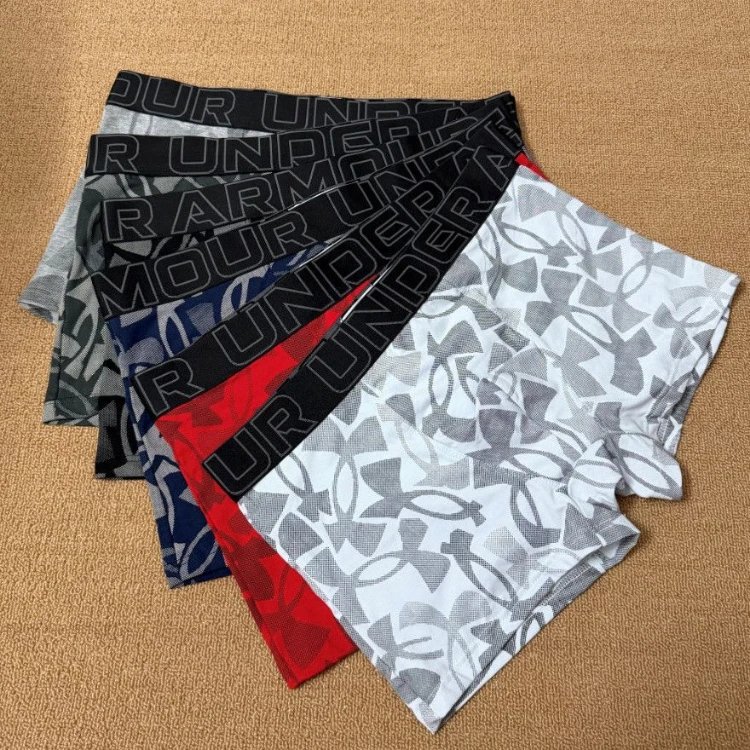 Cuecas boxer ajustadas Under Armour — Estampa em toda a peça · cós com letras