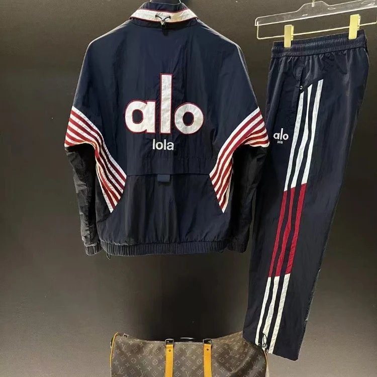 Apparel styles — crew-neck · short-sleeved