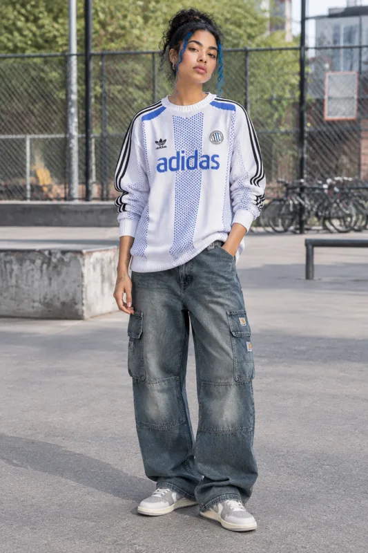 Adidas Jacquard Knit, Washed Blue Double-Knee & Jordan 1 Low Lace-Up outfit · Lucía