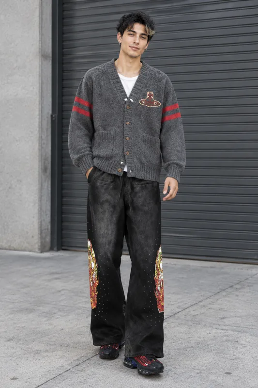 cardigan Vivienne Westwood, Who Decides War Graphic & Nike Air Max Plus 3 outfit · Rio