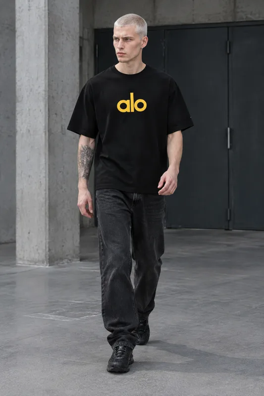 T-shirt — Maniche corte · Girocollo — Outfit con T-shirt e Sneakers · Luca · Luca