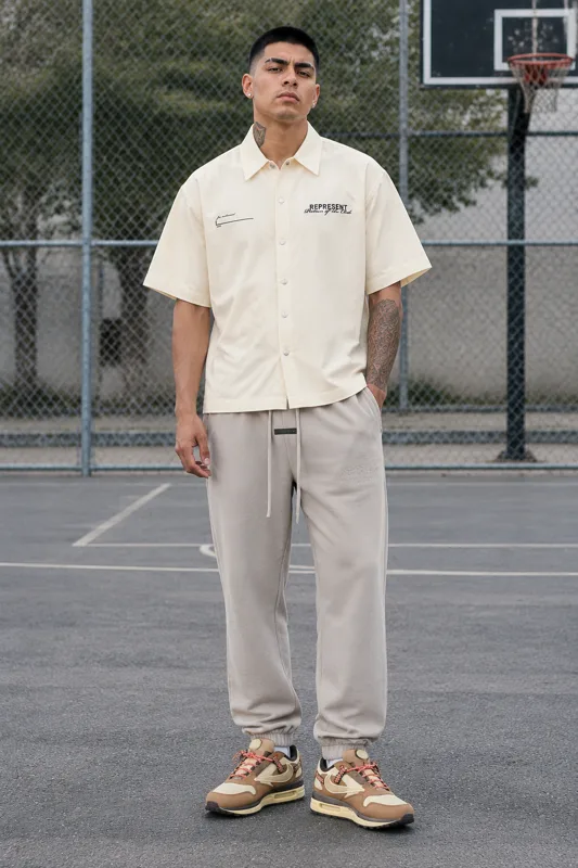 Outfit mit Represent Patron, Fear of God Essentials und Nike Low-Top Schnürsneaker · Diego