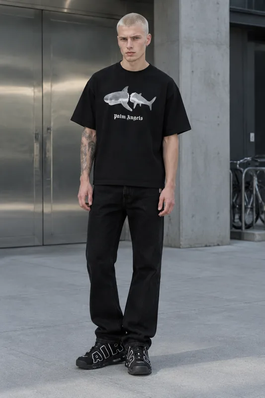 Conjunto con Camiseta de manga corta, Vaqueros de denim y Zapatillas de baloncesto · Luca