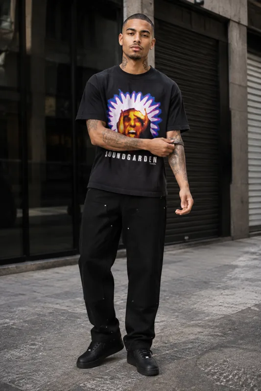 Outfit met Soundgarden T-shirt, Carhartt casual broeken en Nike Air Force 1 Sneakers · Milo