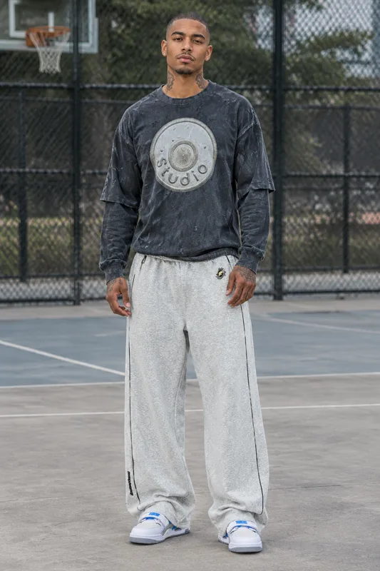 Outfit con Felpa Acne Studios, Felpa con cappuccio grigia e Sneakers Nike Legacy 312 · Milo