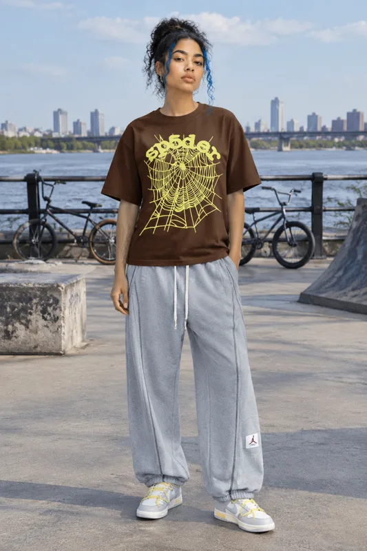 Outfit met Sp5der T-shirt met korte, Jordan joggingbroek en Lage Sneakers Dunk Low · Lucía