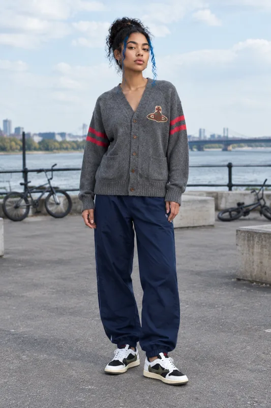 Outfit met Vivienne Westwood vest, Adidas en Lage sneakers · Lucía