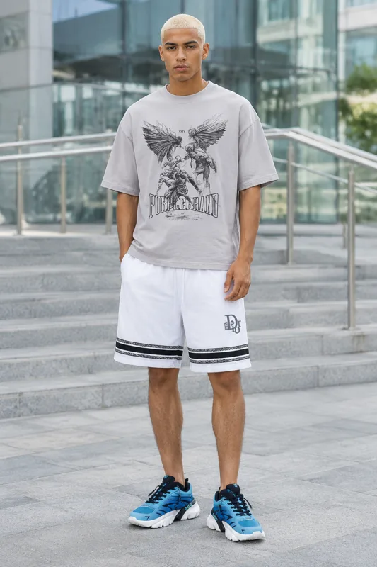 Stylizacja: Koszulka z krótkim rękawem, Szorty Dior z wiązaniem w i Masywne Sneakersy Niskie · Nico