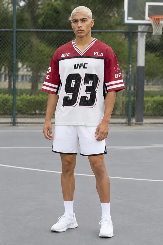 Outfit med Sportig UFC 93 t-shirt med randig V-ringning · Nico · Nico